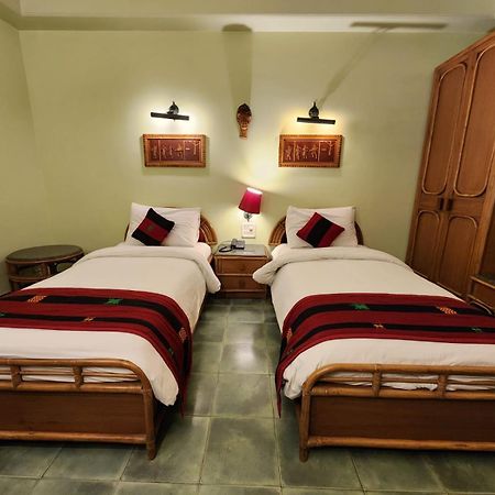 Palace On Ganges - Heritage Hotel Varanasi Eksteriør billede