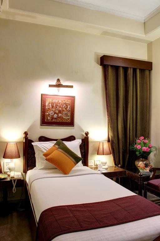 Palace On Ganges - Heritage Hotel Varanasi Eksteriør billede