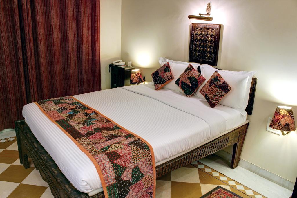 Palace On Ganges - Heritage Hotel Varanasi Eksteriør billede