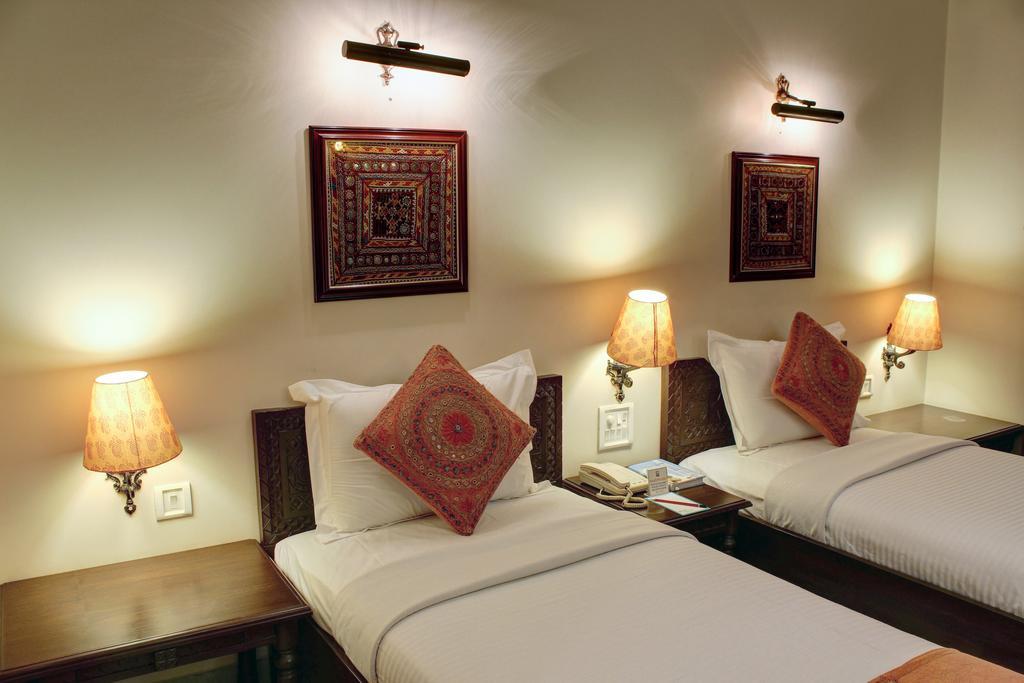 Palace On Ganges - Heritage Hotel Varanasi Eksteriør billede