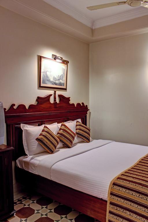 Palace On Ganges - Heritage Hotel Varanasi Eksteriør billede