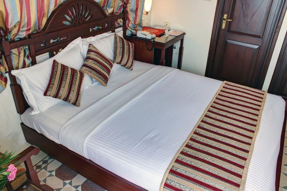 Palace On Ganges - Heritage Hotel Varanasi Eksteriør billede