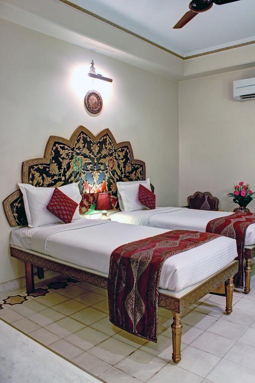 Palace On Ganges - Heritage Hotel Varanasi Eksteriør billede